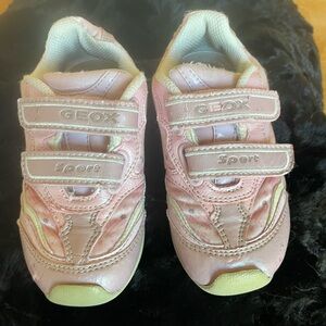Geox  Respira Pink Velcro Sneakers with light up. Girls size 8 1/2